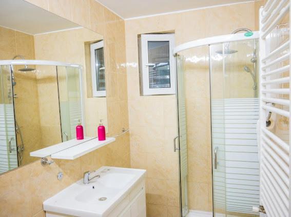 Escape Aparthotel スチャヴァ エクステリア 写真